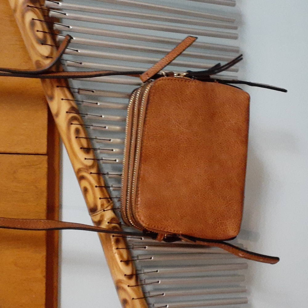 Kate + Alex triple compartment crossbody bag  so cute!